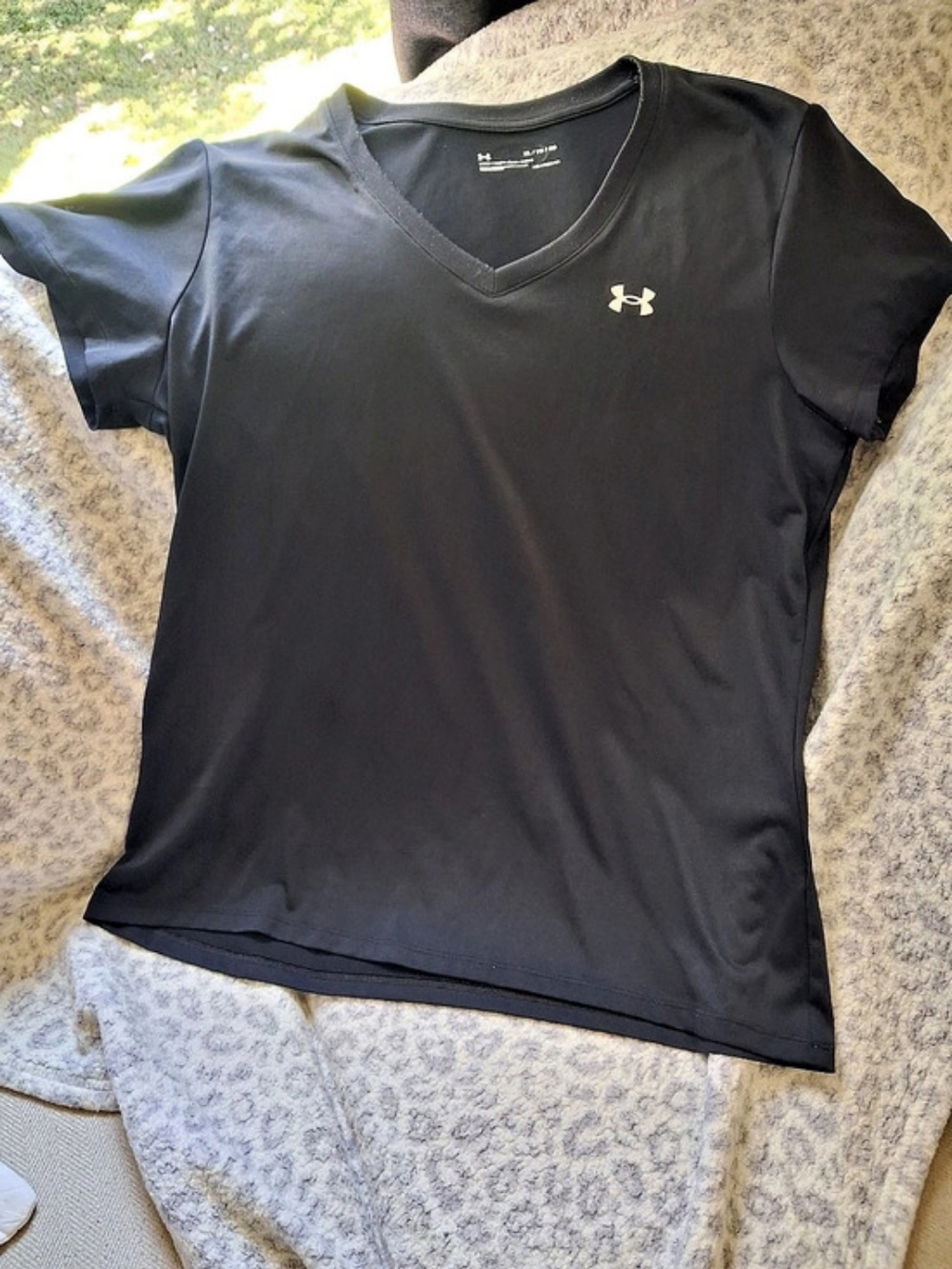 Under Armour HeatGear Loose V-Neck Short Sleeve Tee Loose V-Neck Tee Black XL